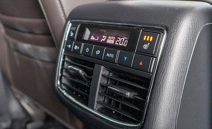 bang-dieu-khien-khoang-hanh-khach-mazda-cx8-2021