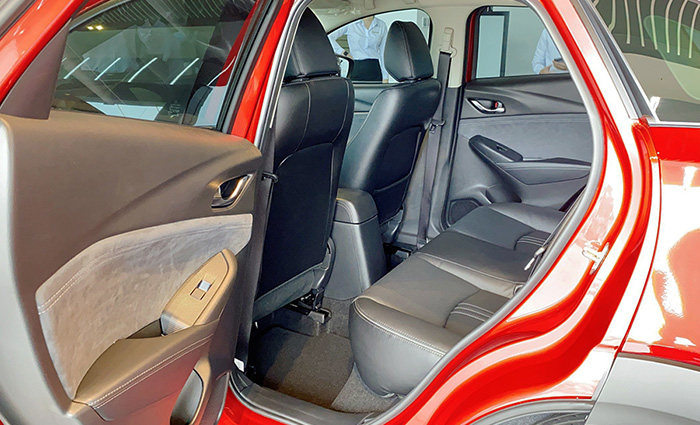 Khoang hành khách CX-3 Premium